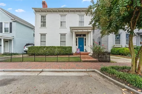 344 S Church St, Smithfield, VA 23430