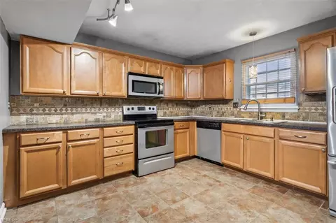 5644 Dodington Ct, Virginia Beach, VA 23462