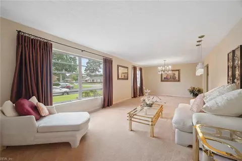 Living - 210 Florence Dr, Hampton, VA 23666 photo 2 of 4