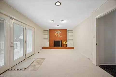 Living - 210 Florence Dr, Hampton, VA 23666 photo 3 of 4