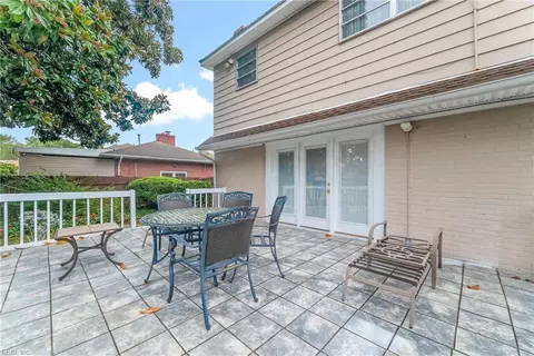 Exterior - 210 Florence Dr, Hampton, VA 23666 photo 5 of 7