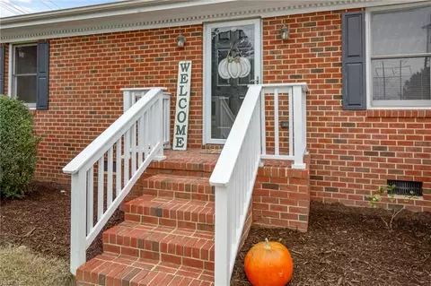 Exterior - 3020 Taylor Rd, Chesapeake, VA 23321 photo 2 of 7