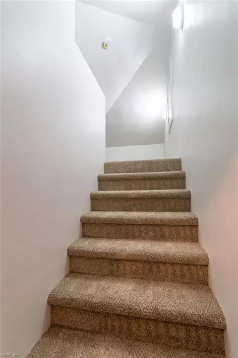Entry Way - 3020 Taylor Rd, Chesapeake, VA 23321 photo 2 of 2