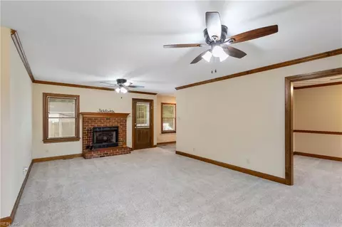 Living - 3020 Taylor Rd, Chesapeake, VA 23321 photo 2 of 3