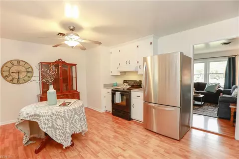 425 Gordon Ct, Hampton, VA 23666 photo 5