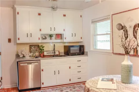 425 Gordon Ct, Hampton, VA 23666 photo 4
