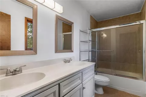Bath - 7 Sandpiper Ct, Hampton, VA 23669 photo 6 of 6