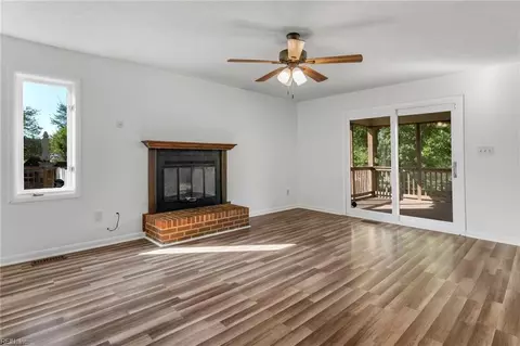 Living - 7 Sandpiper Ct, Hampton, VA 23669 photo 1 of 8