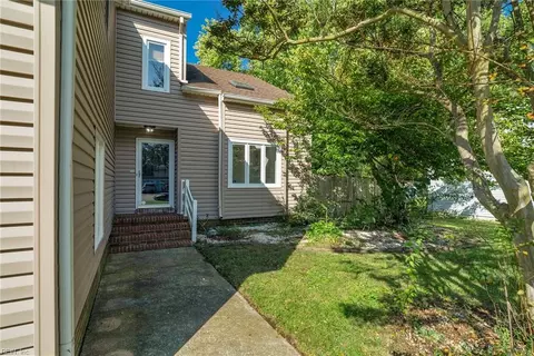 Exterior - 7 Sandpiper Ct, Hampton, VA 23669 photo 2 of 5
