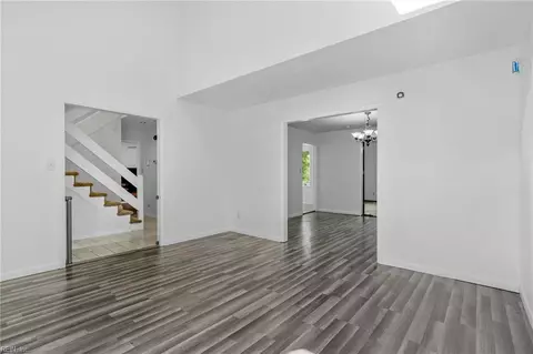 Living - 7 Sandpiper Ct, Hampton, VA 23669 photo 6 of 8