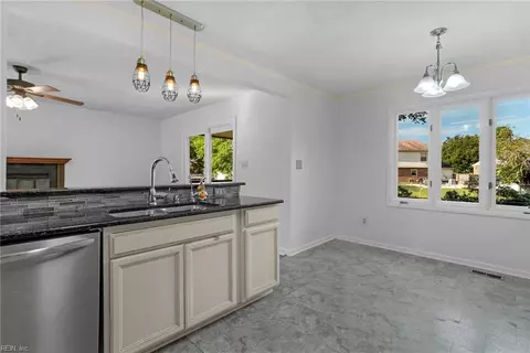 Kitchen - 7 Sandpiper Ct, Hampton, VA 23669 photo 5 of 5