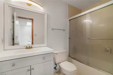 Bath - 7 Sandpiper Ct, Hampton, VA 23669 photo 5 of 6