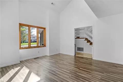 Living - 7 Sandpiper Ct, Hampton, VA 23669 photo 4 of 8