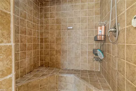 Bath - 7 Sandpiper Ct, Hampton, VA 23669 photo 2 of 6