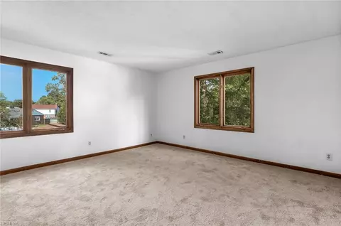 Bedroom - 7 Sandpiper Ct, Hampton, VA 23669 photo 12 of 13