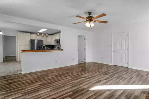 Living - 7 Sandpiper Ct, Hampton, VA 23669 photo 3 of 8