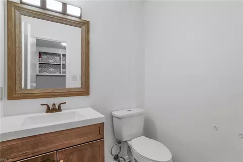 Bath - 7 Sandpiper Ct, Hampton, VA 23669 photo 4 of 6