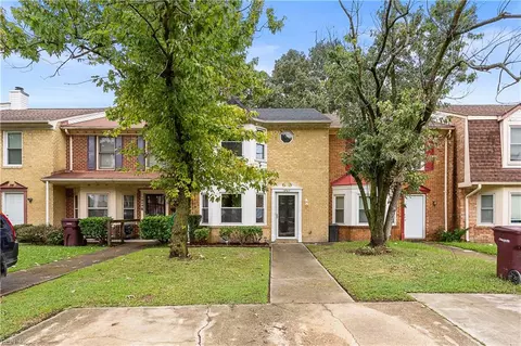 1847 Candlelight Dr, Chesapeake, VA 23325