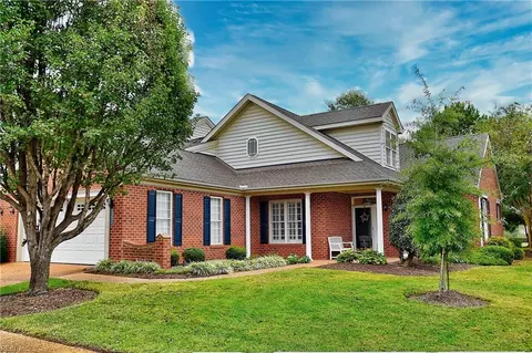401 Dundee Ln, Chesapeake, VA 23322