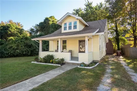 Exterior - 2907 Eustis Ave, Chesapeake, VA 23325 photo 6 of 10