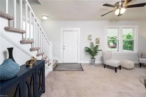Entry Way - 2907 Eustis Ave, Chesapeake, VA 23325 photo 3 of 7