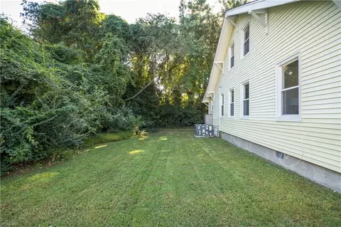 Exterior - 2907 Eustis Ave, Chesapeake, VA 23325 photo 8 of 10