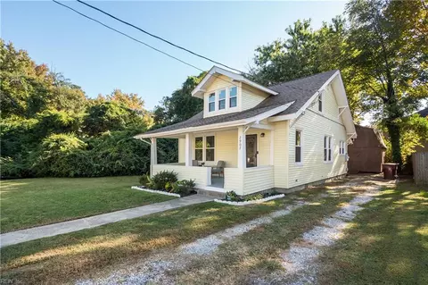 Exterior - 2907 Eustis Ave, Chesapeake, VA 23325 photo 7 of 10