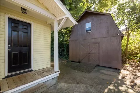 Exterior - 2907 Eustis Ave, Chesapeake, VA 23325 photo 9 of 10