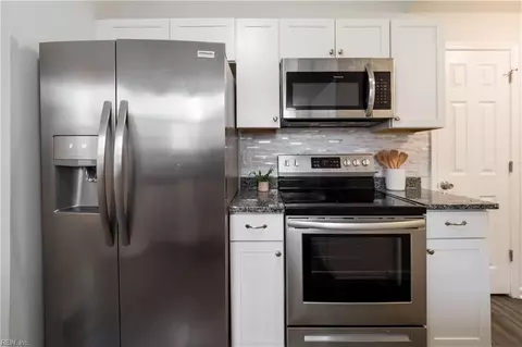 Kitchen - 2907 Eustis Ave, Chesapeake, VA 23325 photo 3 of 4