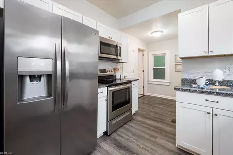 Kitchen - 2907 Eustis Ave, Chesapeake, VA 23325 photo 2 of 4