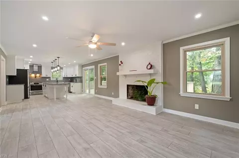 2132 Christopher Dr, Chesapeake, VA 23321 photo 4