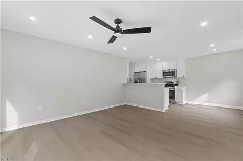 Living - 313 E Lorengo Ave, Norfolk, VA 23503 photo 4 of 6