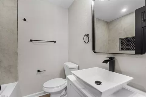 Bath - 313 E Lorengo Ave, Norfolk, VA 23503 photo 2 of 3