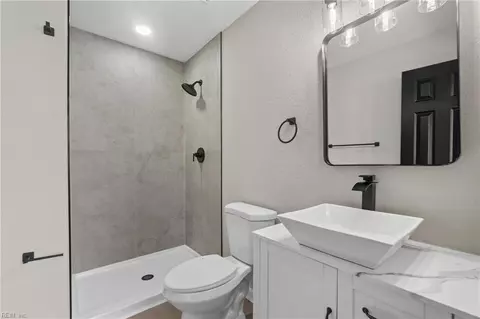 Bath - 313 E Lorengo Ave, Norfolk, VA 23503 photo 3 of 3
