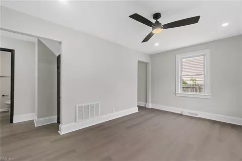 Entry Way - 313 E Lorengo Ave, Norfolk, VA 23503 photo 3 of 5