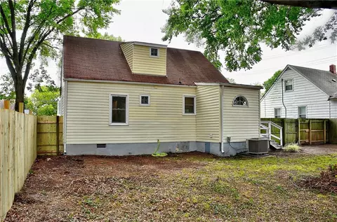 Exterior - 706 Lee St, Hampton, VA 23669 photo 6 of 11
