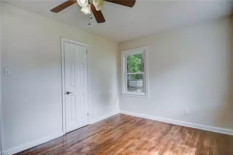 Bedroom - 706 Lee St, Hampton, VA 23669 photo 3 of 5