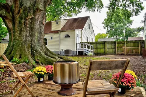 Exterior - 706 Lee St, Hampton, VA 23669 photo 8 of 11
