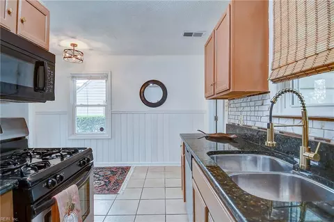 Kitchen - 706 Lee St, Hampton, VA 23669 photo 4 of 5
