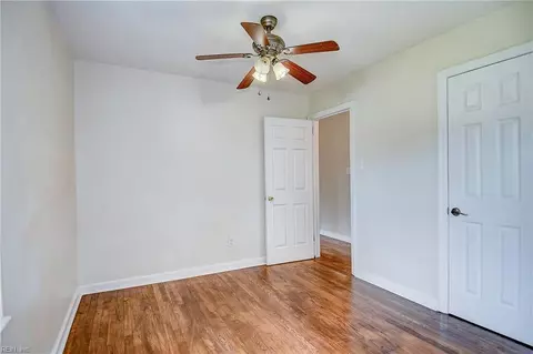 Bedroom - 706 Lee St, Hampton, VA 23669 photo 4 of 5
