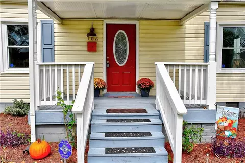 Exterior - 706 Lee St, Hampton, VA 23669 photo 5 of 11