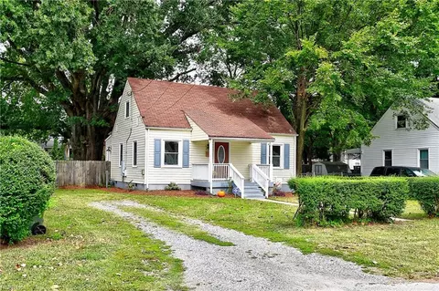 Exterior - 706 Lee St, Hampton, VA 23669 photo 2 of 11