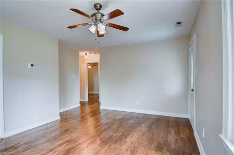 Living - 706 Lee St, Hampton, VA 23669 photo 4 of 4