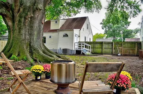 Exterior - 706 Lee St, Hampton, VA 23669 photo 7 of 11
