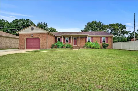 605 Baywood Trl, Chesapeake, VA 23323
