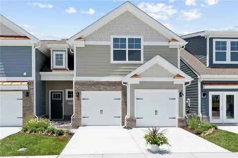 2004 Nicole Ln, Chesapeake, VA 23322