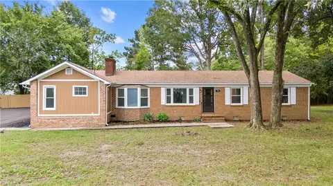 1116 Old Williamsburg Rd, Yorktown, VA 23690