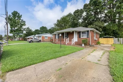 1118 Woodland Terrace Dr, Chesapeake, VA 23323