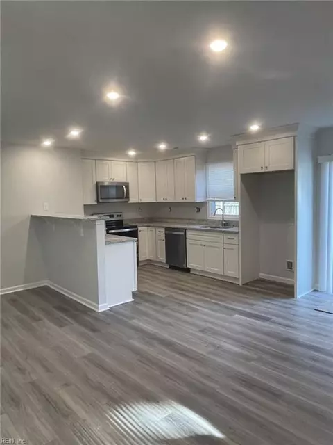 Kitchen - 4000 Heutte Dr, Norfolk, VA 23518 photo 4 of 4
