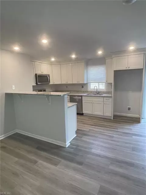 Kitchen - 4000 Heutte Dr, Norfolk, VA 23518 photo 3 of 4